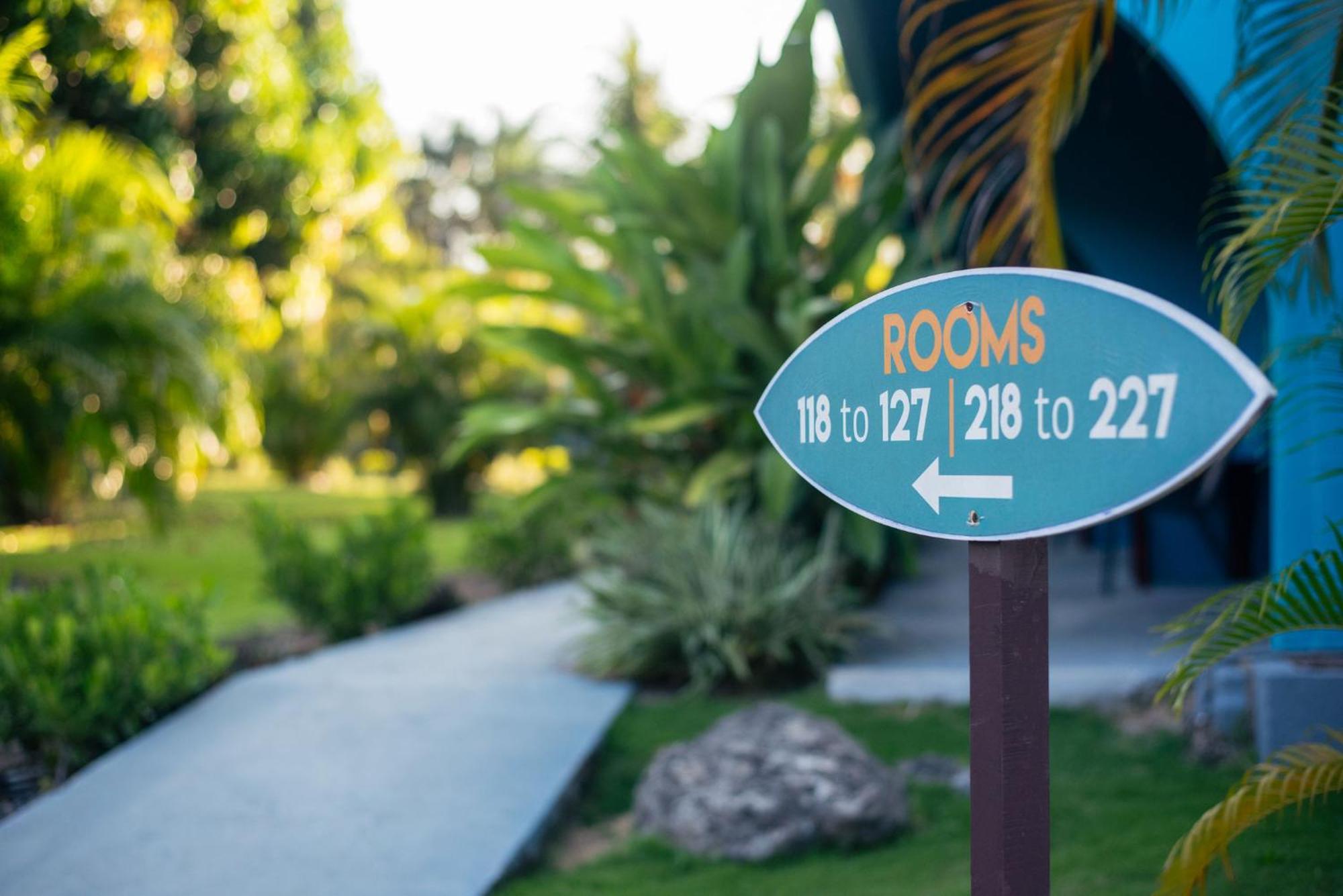 Beach Break Resort & Cr Surf Camp Jaco Bagian luar foto