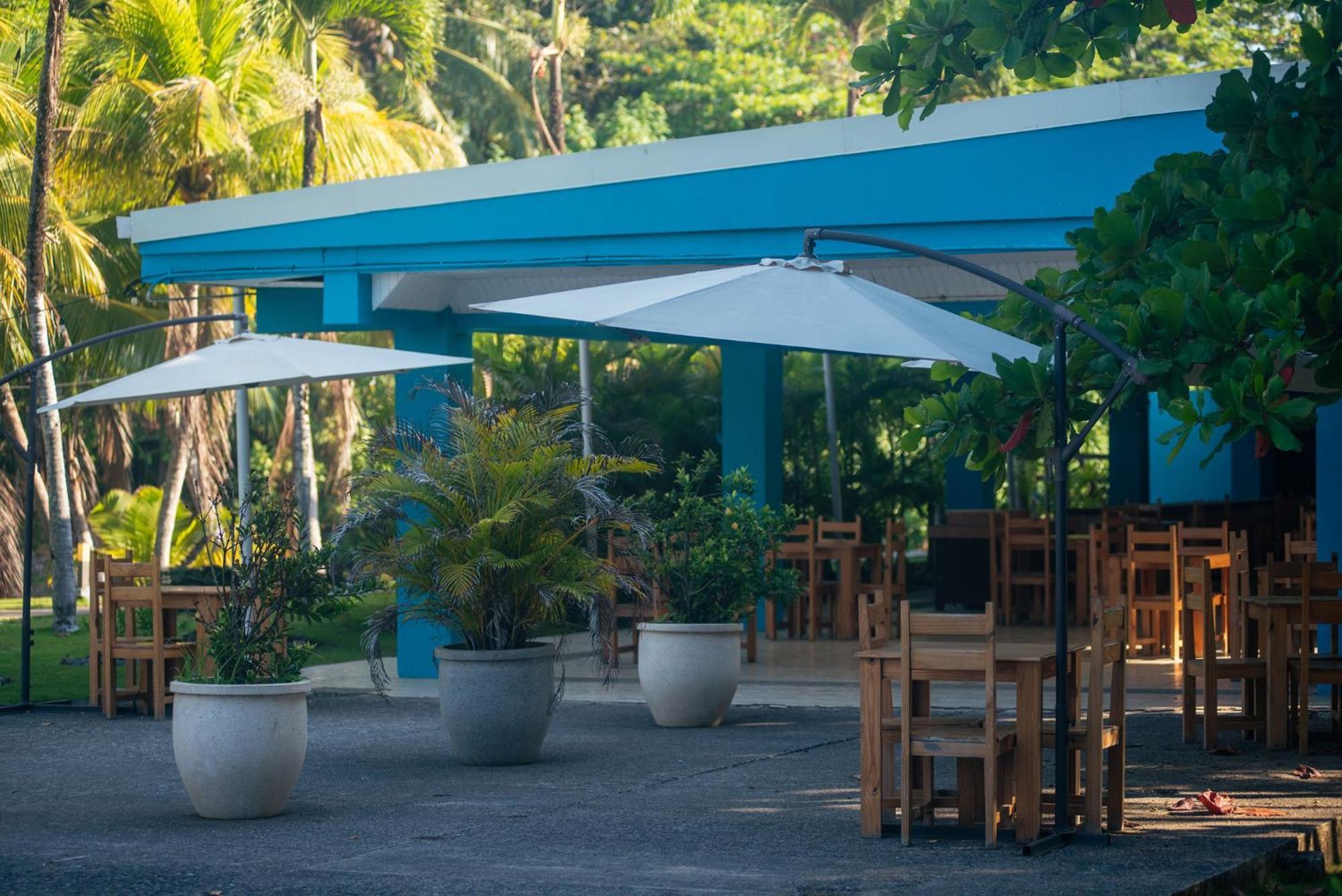 Beach Break Resort & Cr Surf Camp Jaco Bagian luar foto