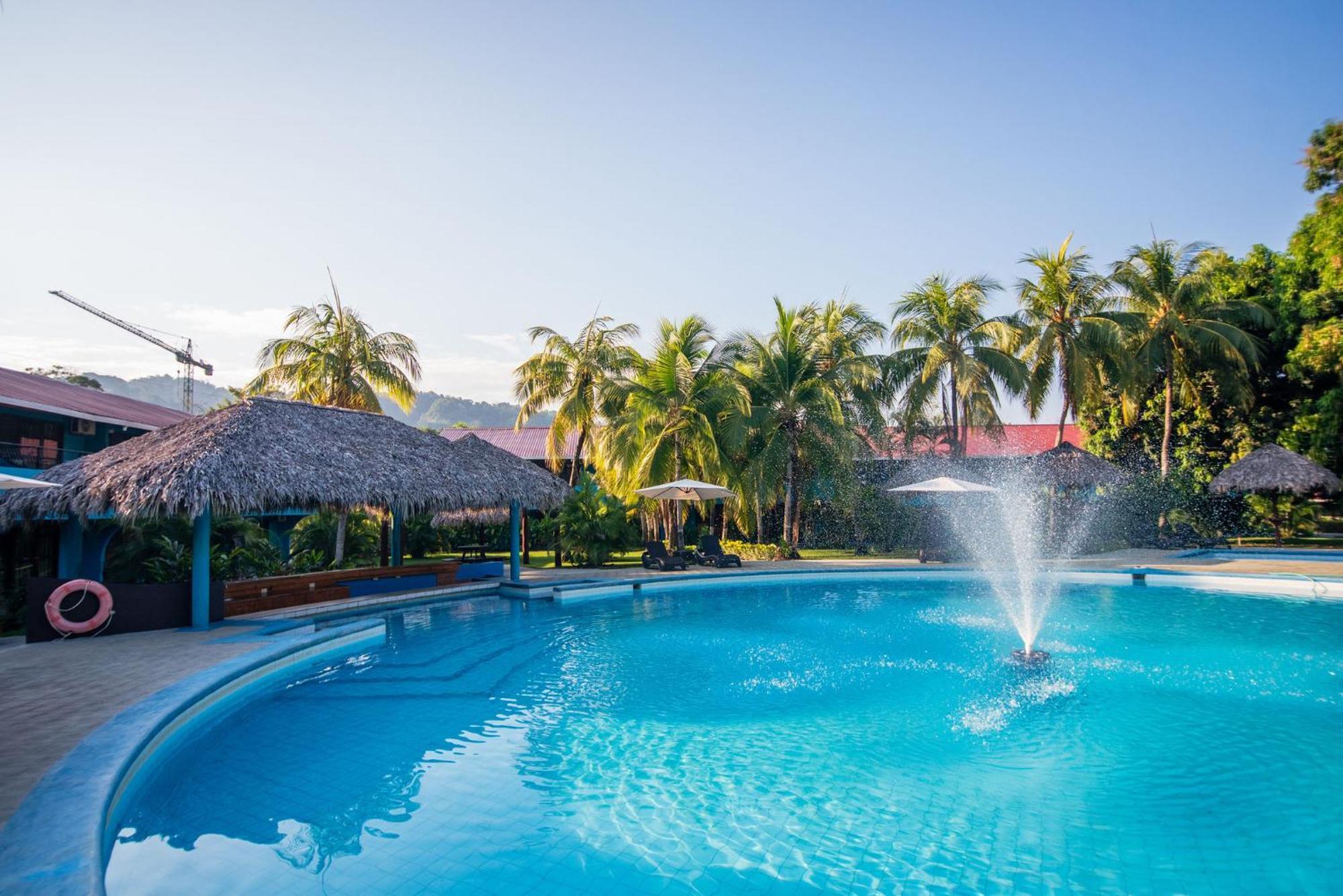 Beach Break Resort & Cr Surf Camp Jaco Bagian luar foto