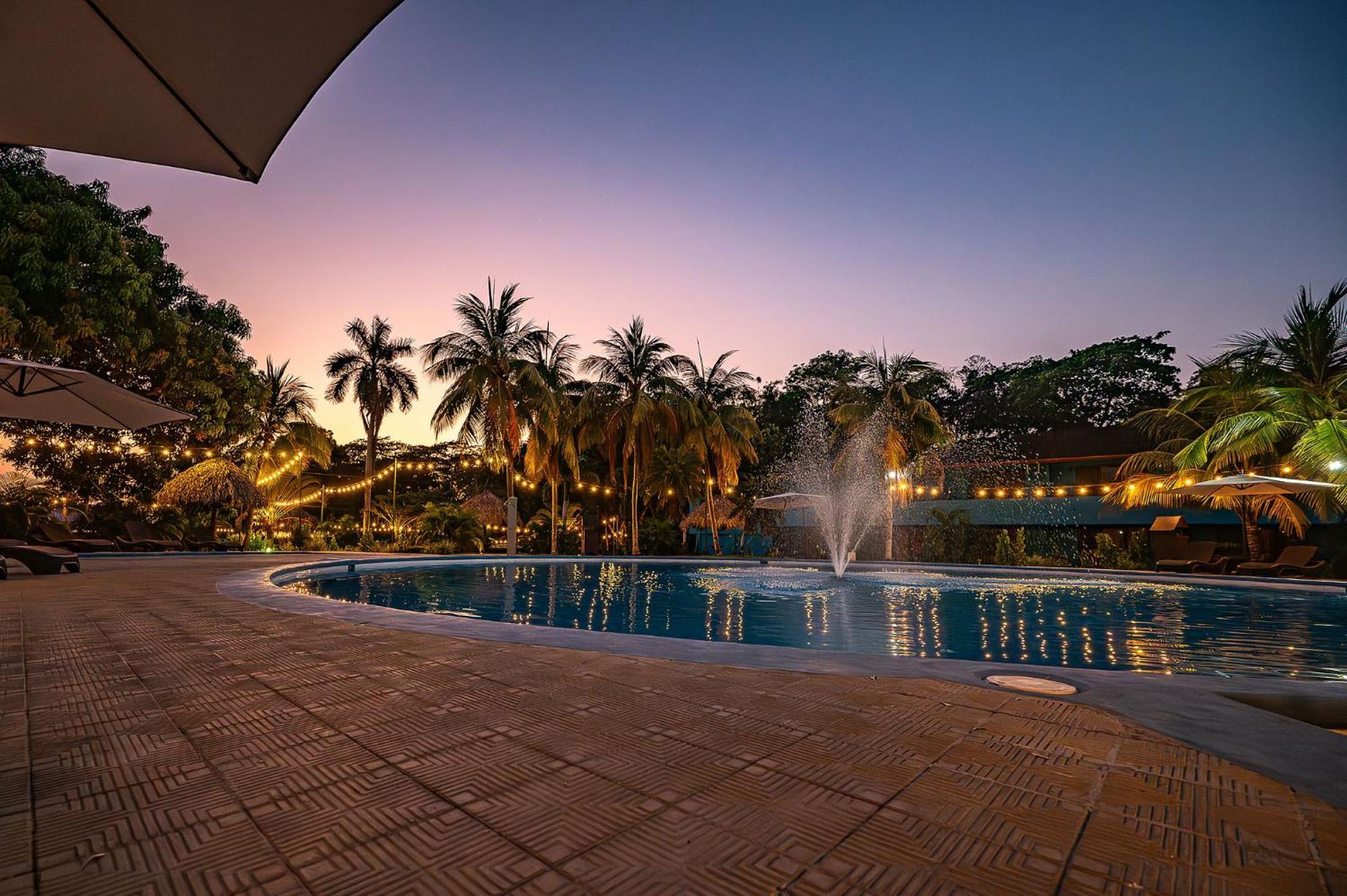 Beach Break Resort & Cr Surf Camp Jaco Bagian luar foto