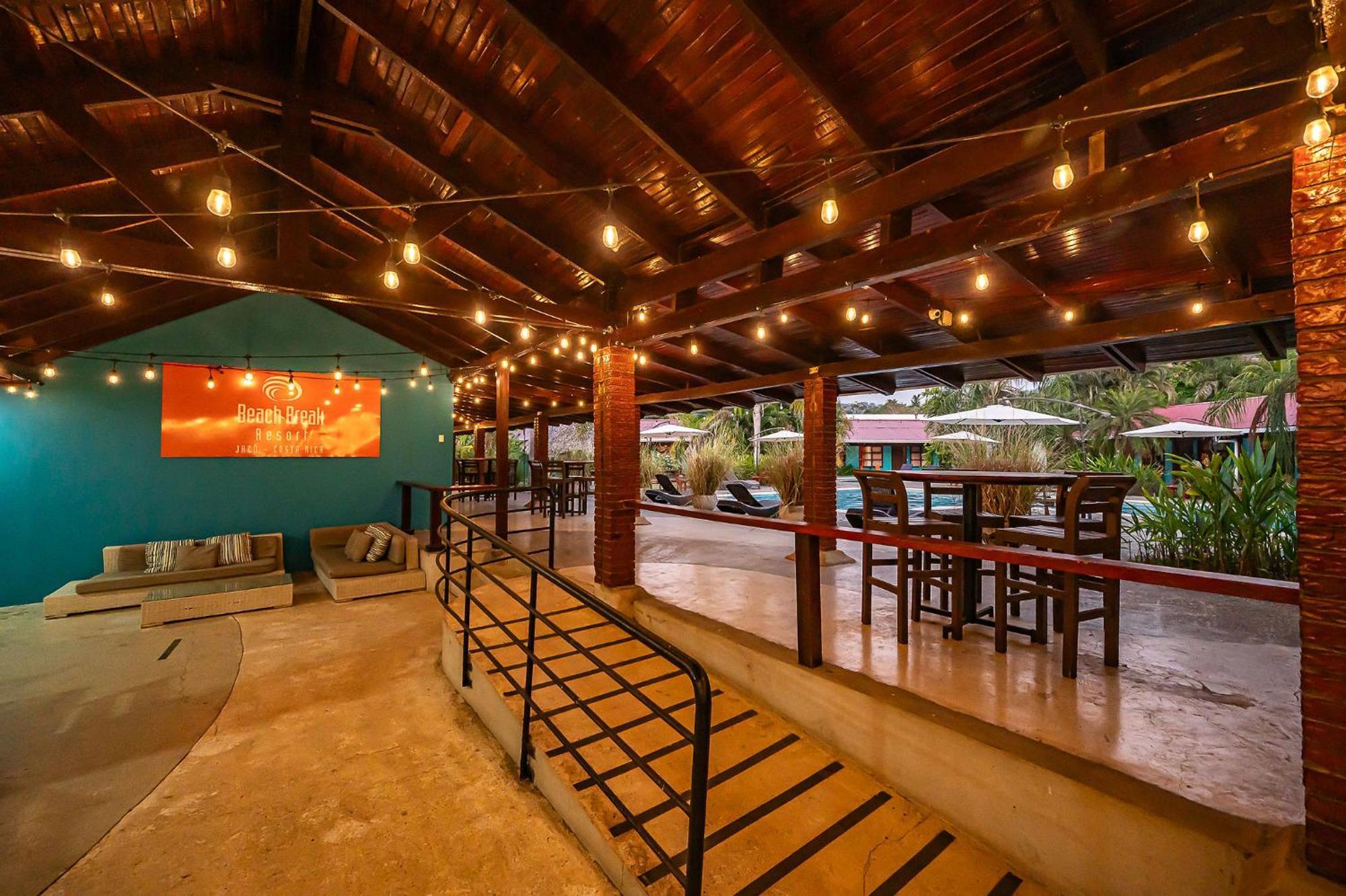 Beach Break Resort & Cr Surf Camp Jaco Bagian luar foto