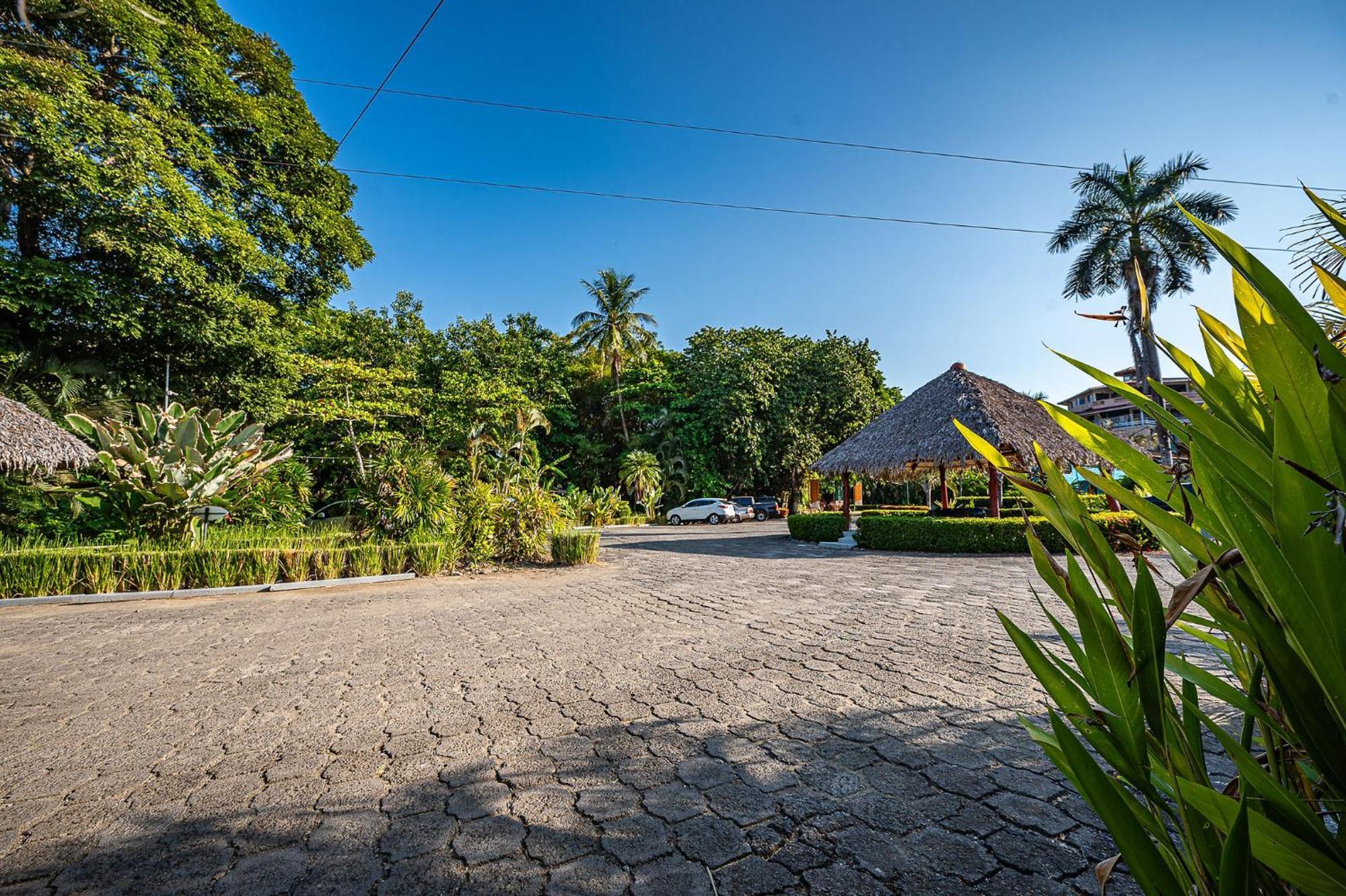 Beach Break Resort & Cr Surf Camp Jaco Bagian luar foto