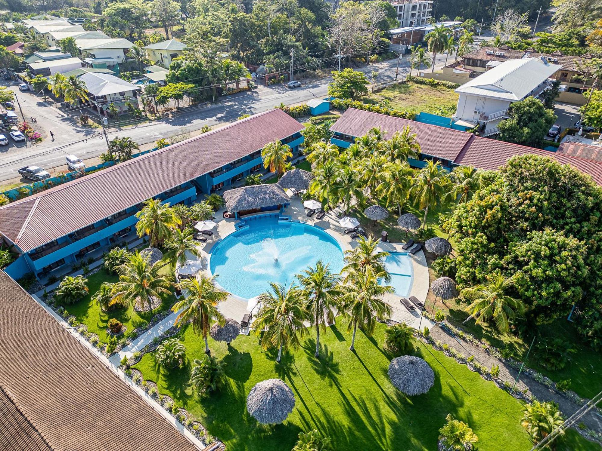 Beach Break Resort & Cr Surf Camp Jaco Bagian luar foto