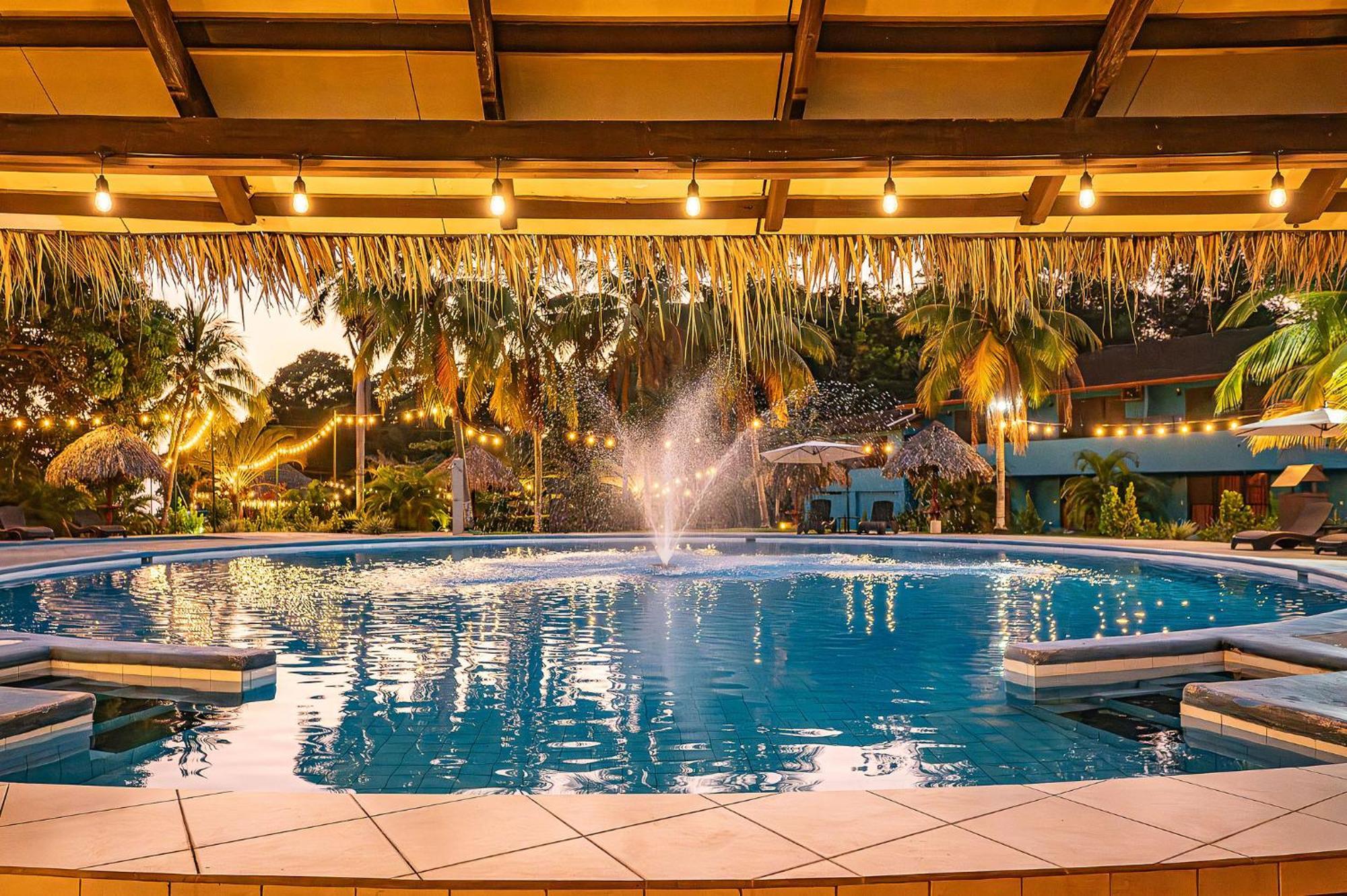 Beach Break Resort & Cr Surf Camp Jaco Bagian luar foto