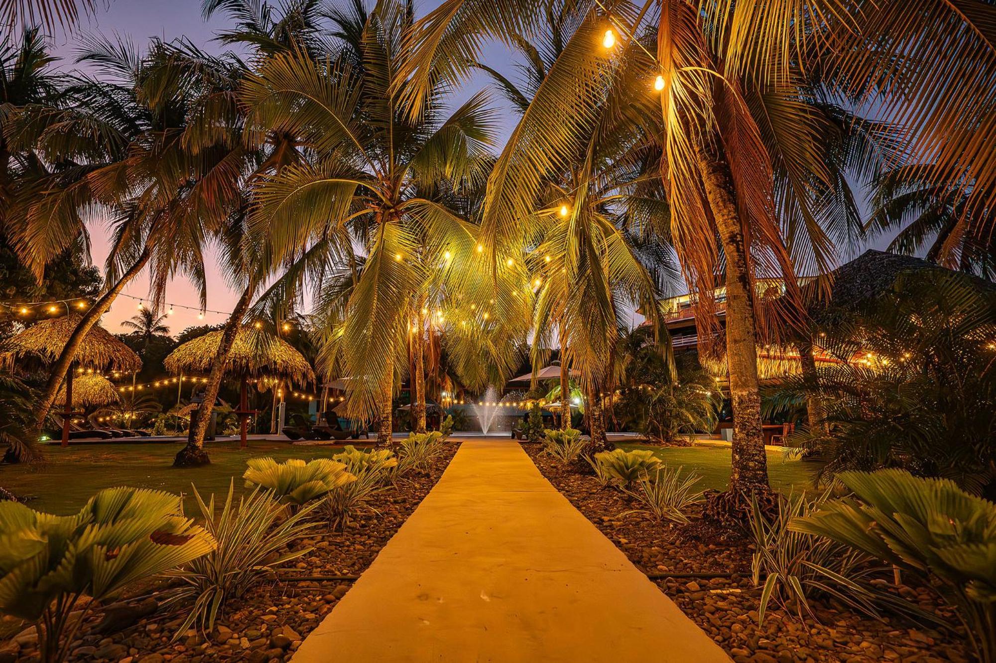 Beach Break Resort & Cr Surf Camp Jaco Bagian luar foto