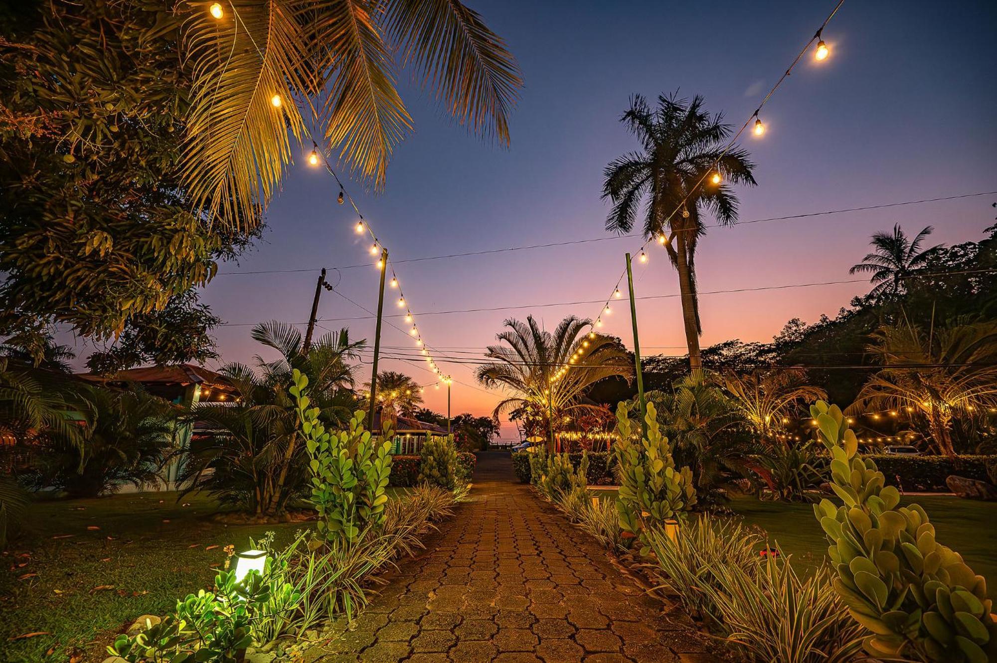 Beach Break Resort & Cr Surf Camp Jaco Bagian luar foto