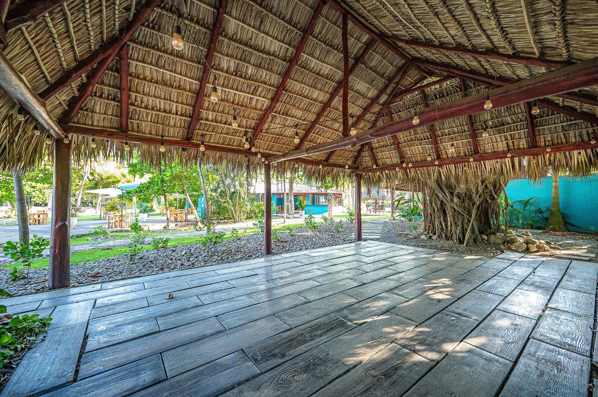 Beach Break Resort & Cr Surf Camp Jaco Bagian luar foto