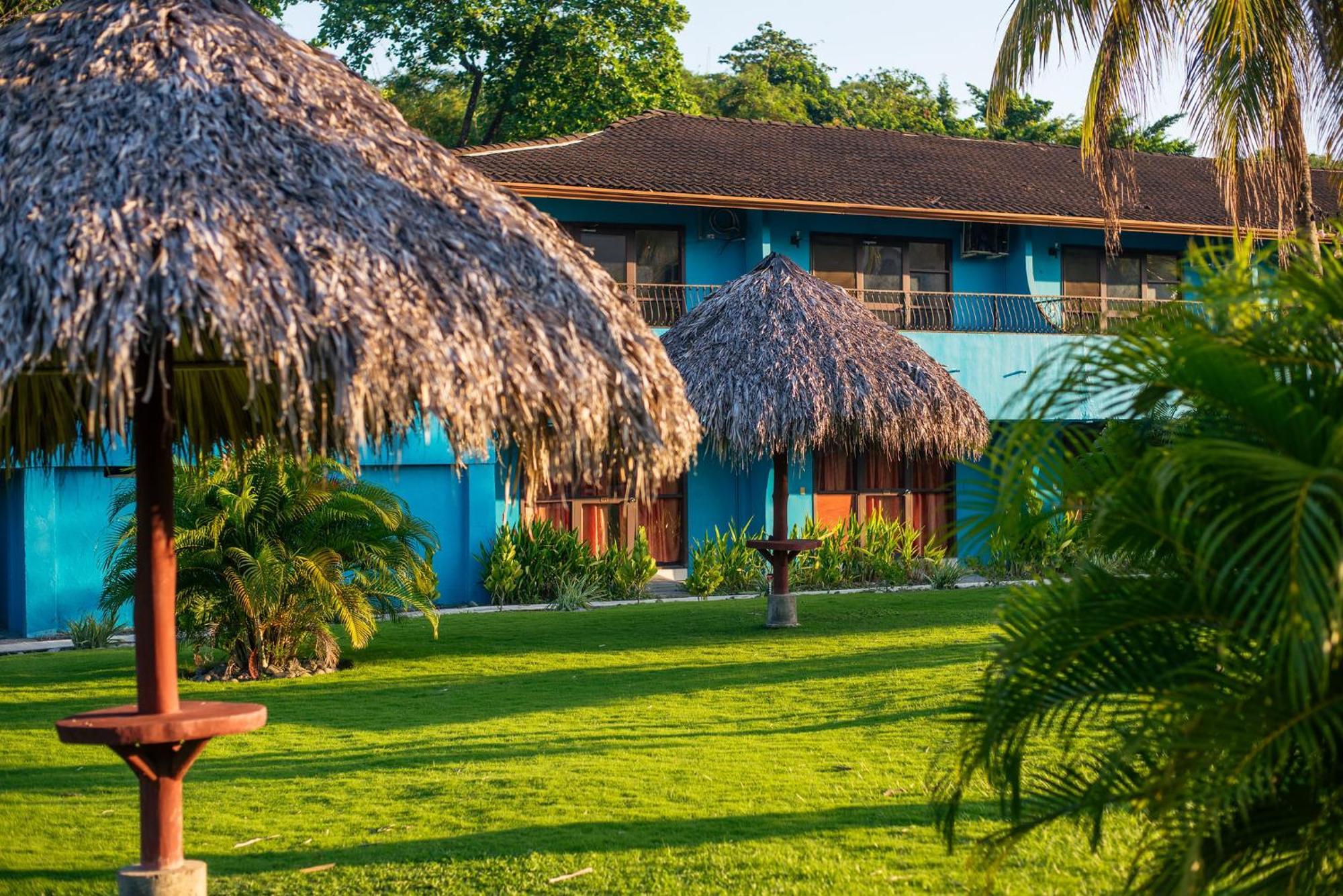 Beach Break Resort & Cr Surf Camp Jaco Bagian luar foto