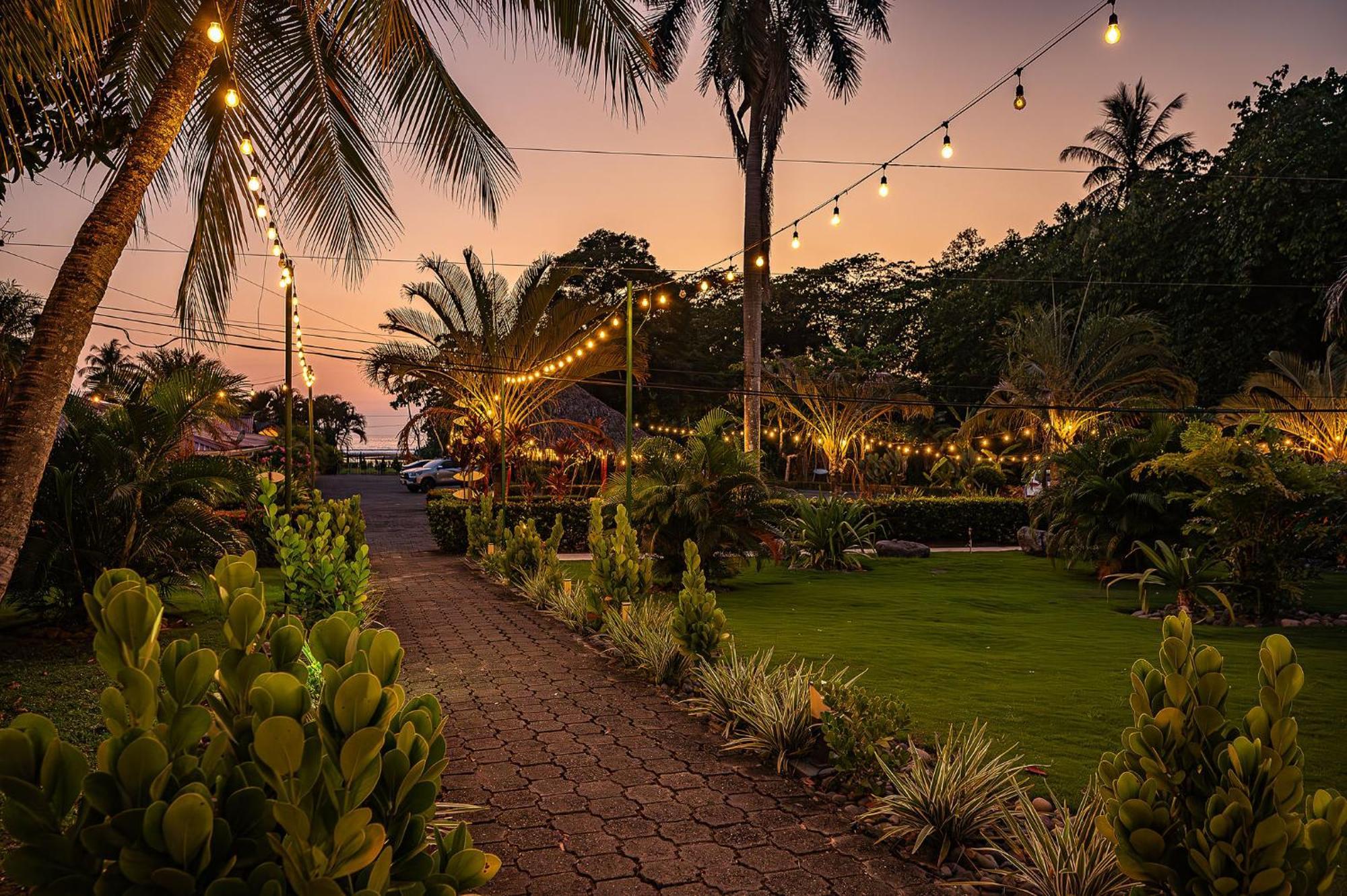 Beach Break Resort & Cr Surf Camp Jaco Bagian luar foto