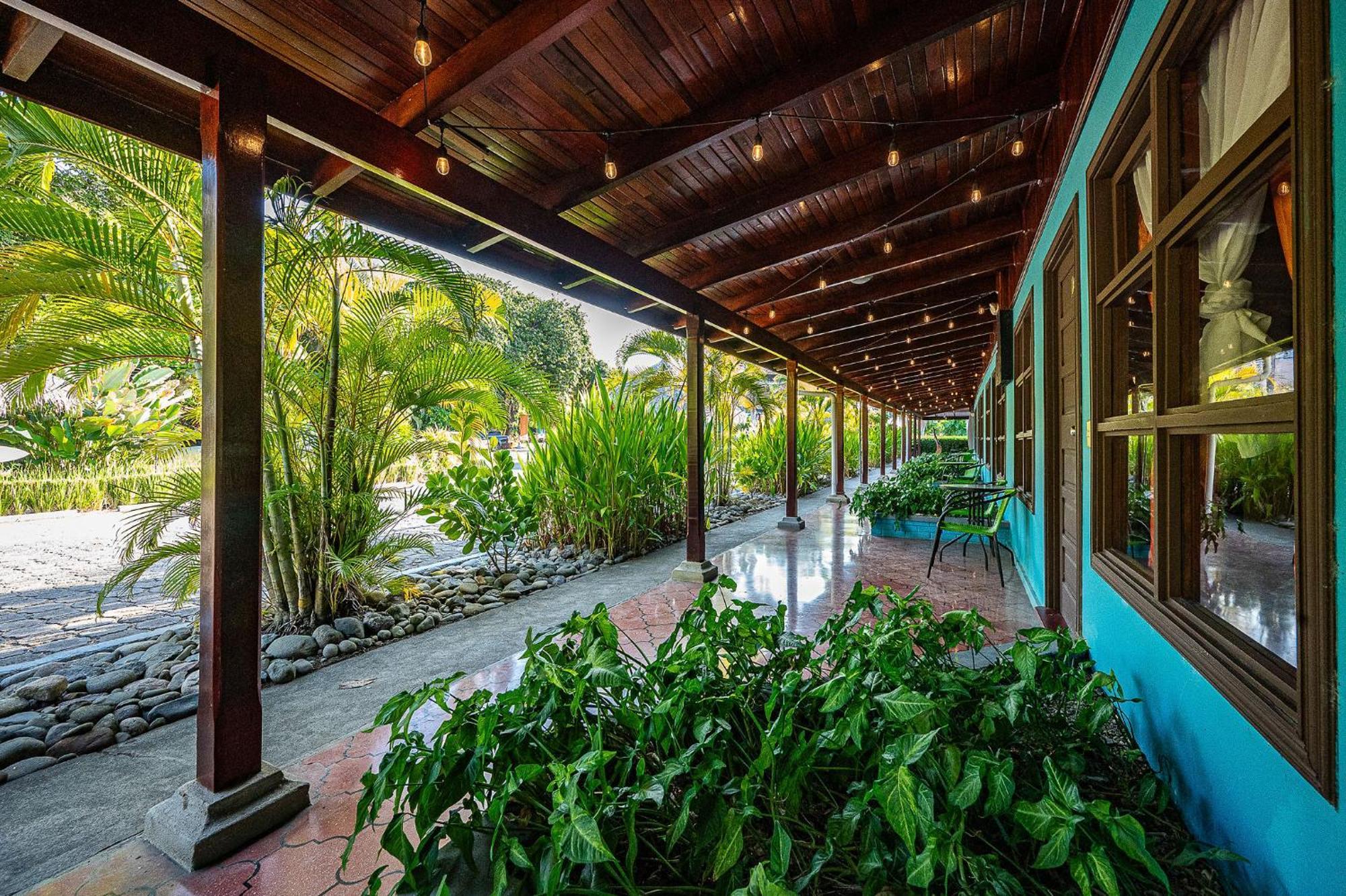 Beach Break Resort & Cr Surf Camp Jaco Bagian luar foto