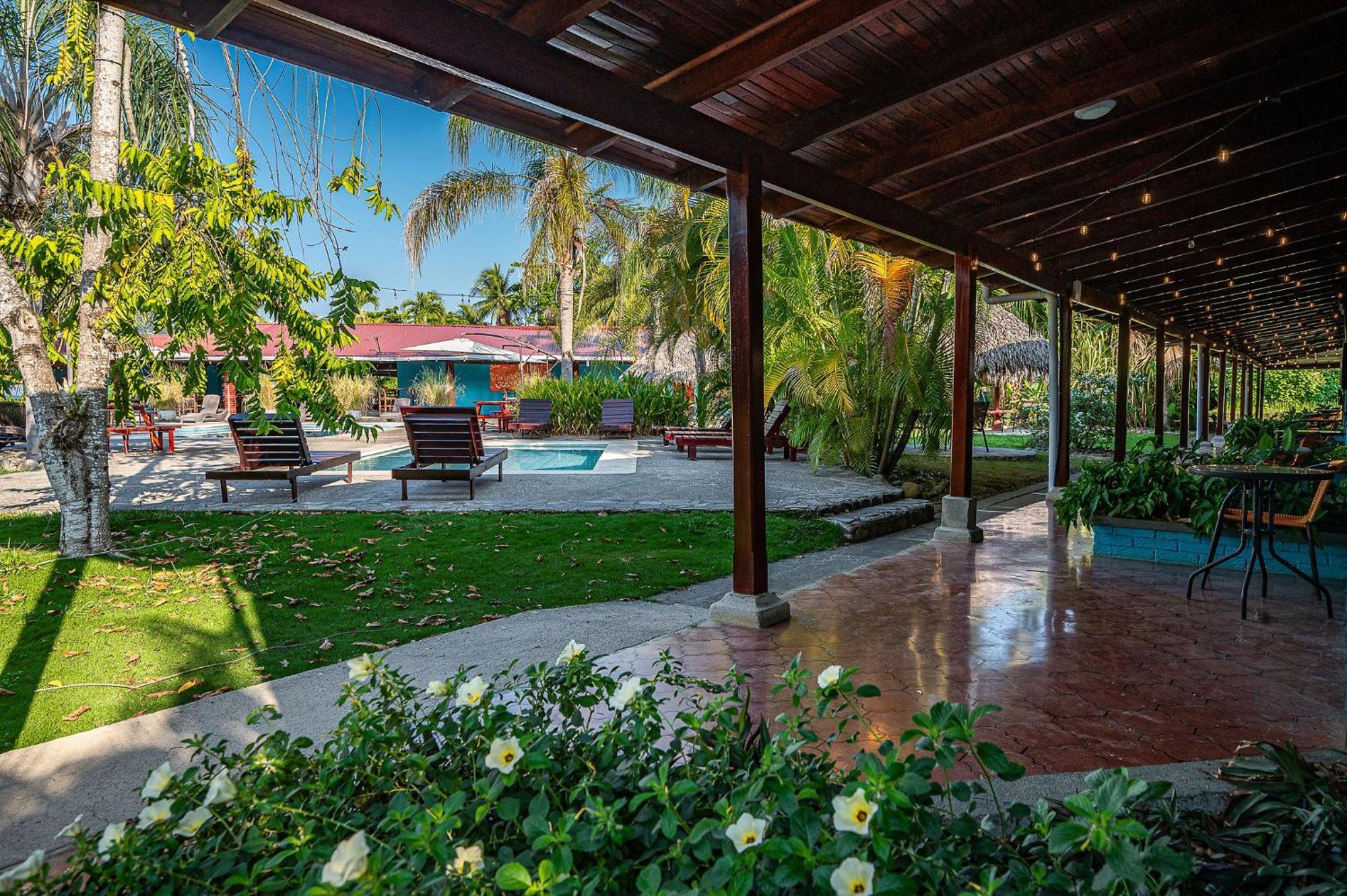 Beach Break Resort & Cr Surf Camp Jaco Bagian luar foto