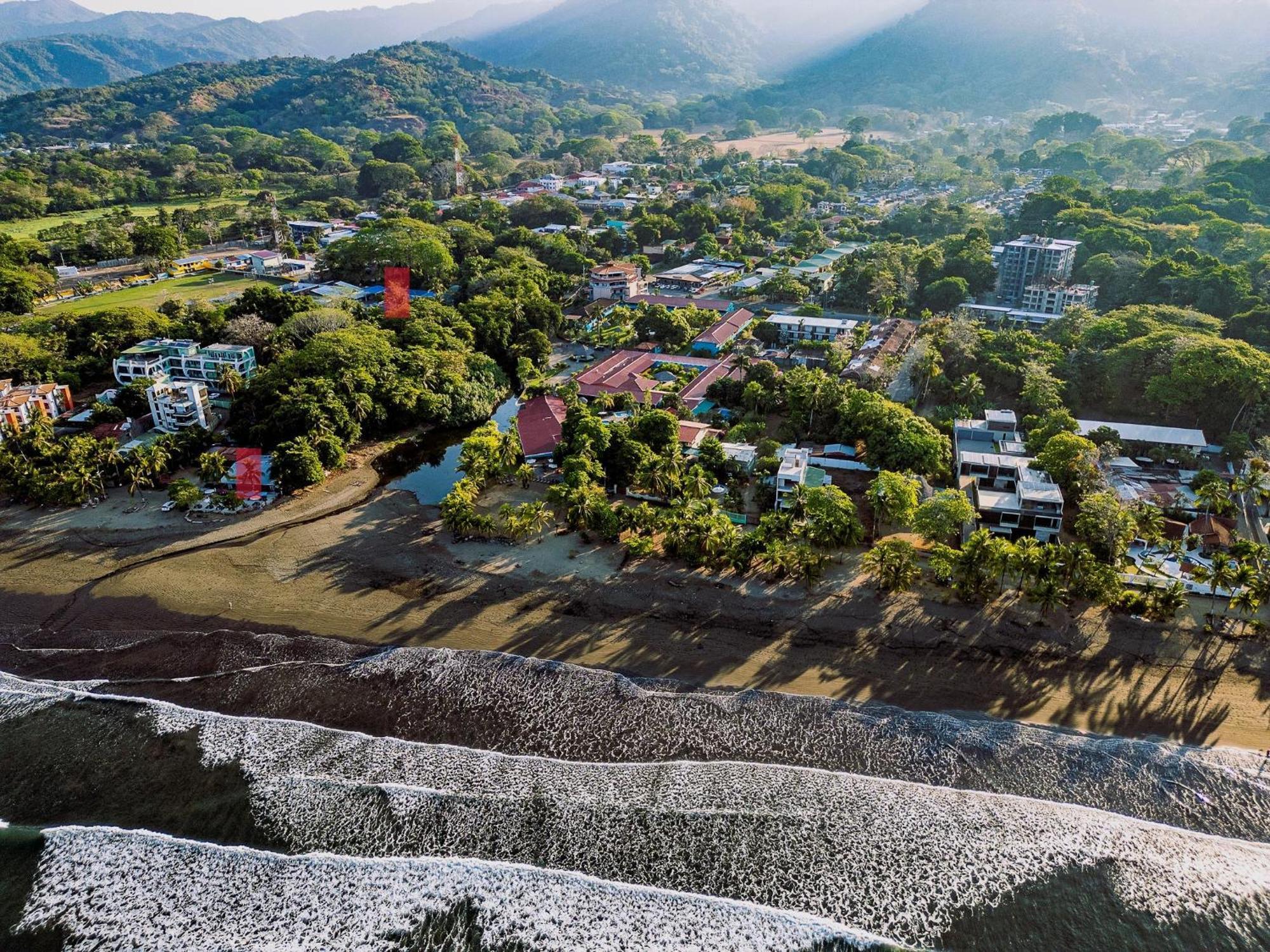 Beach Break Resort & Cr Surf Camp Jaco Bagian luar foto