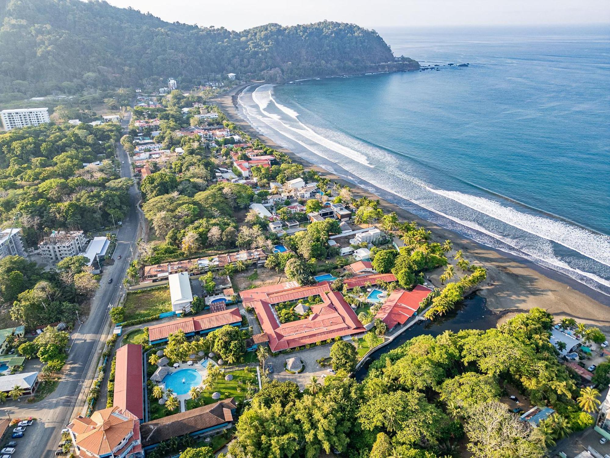 Beach Break Resort & Cr Surf Camp Jaco Bagian luar foto