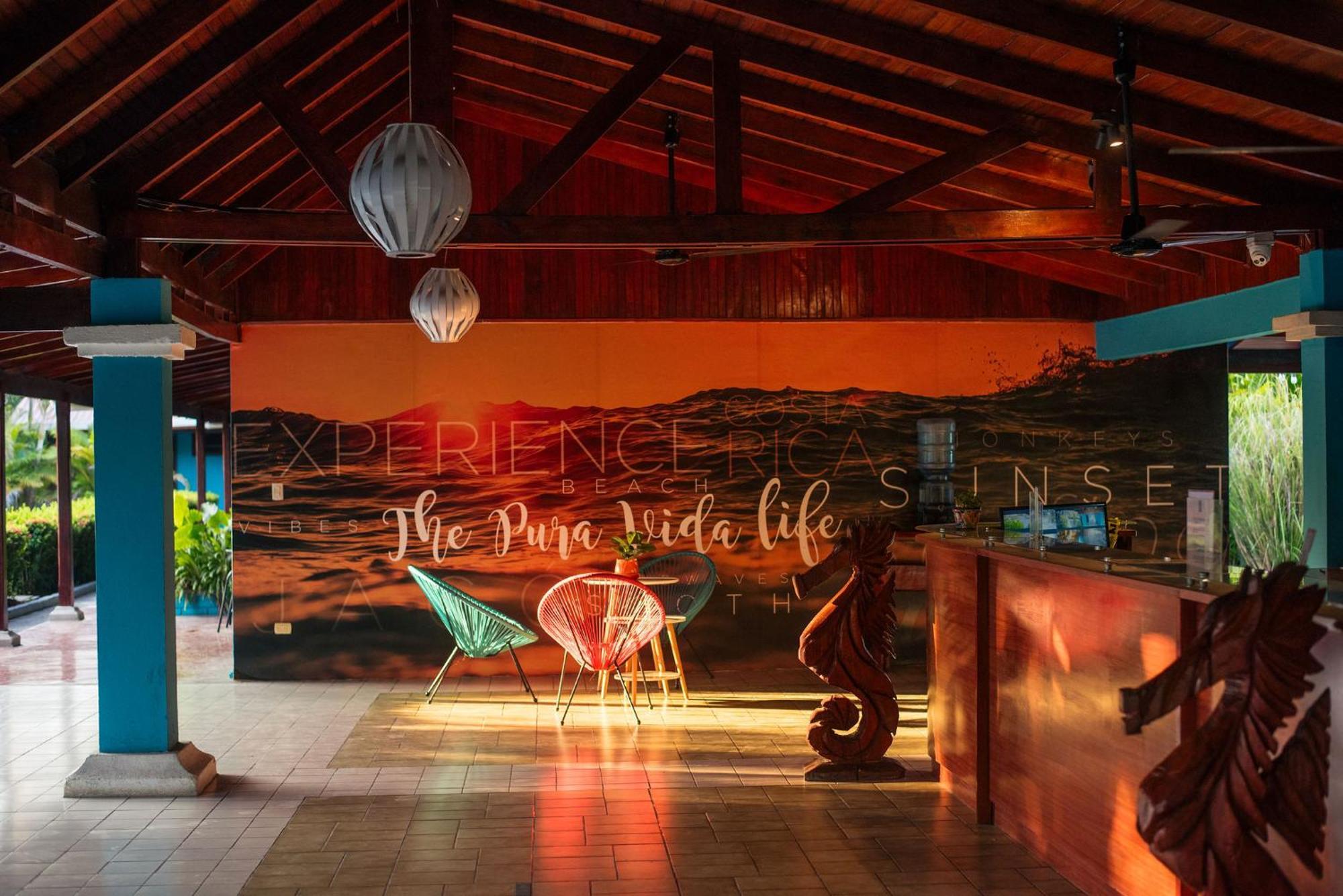 Beach Break Resort & Cr Surf Camp Jaco Bagian luar foto