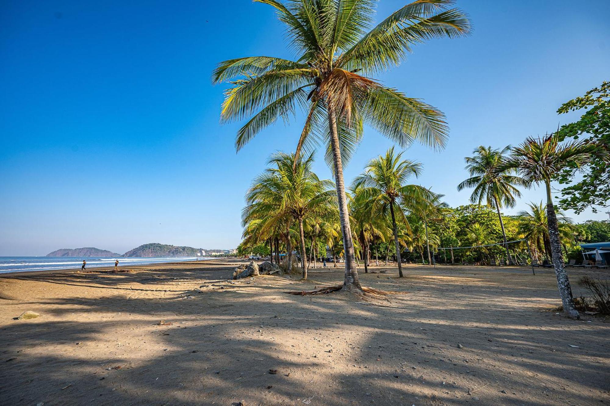 Beach Break Resort & Cr Surf Camp Jaco Bagian luar foto