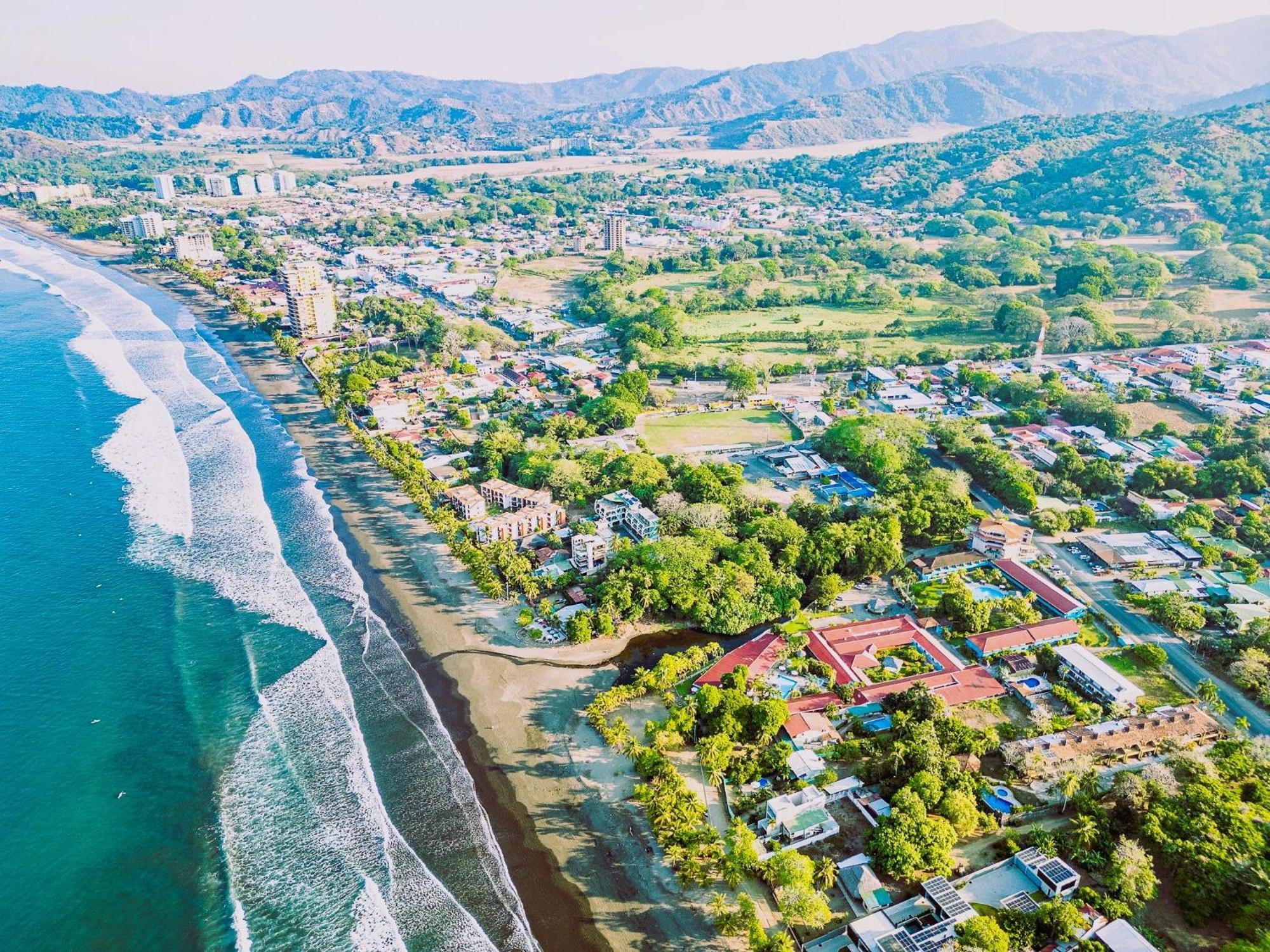 Beach Break Resort & Cr Surf Camp Jaco Bagian luar foto