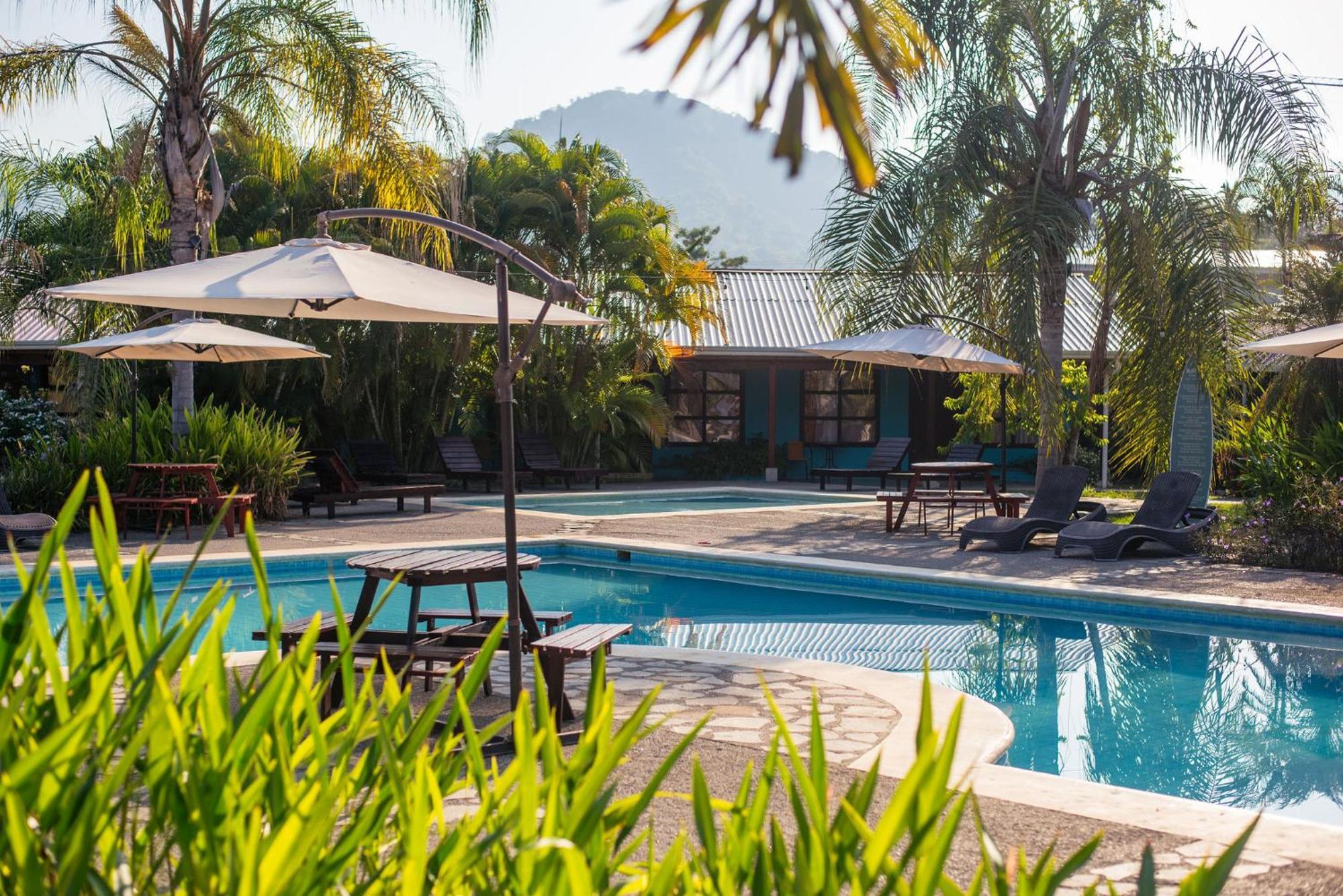 Beach Break Resort & Cr Surf Camp Jaco Bagian luar foto