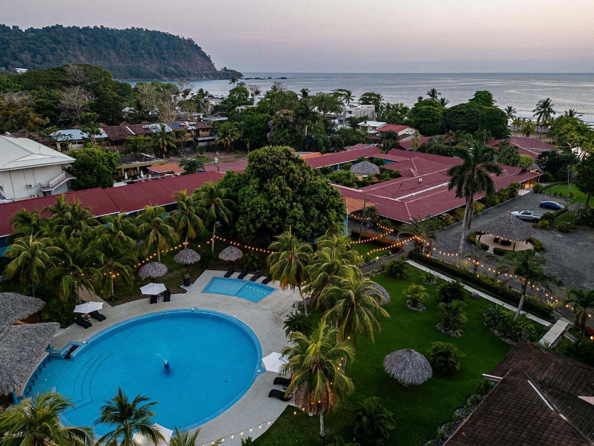 Beach Break Resort & Cr Surf Camp Jaco Bagian luar foto
