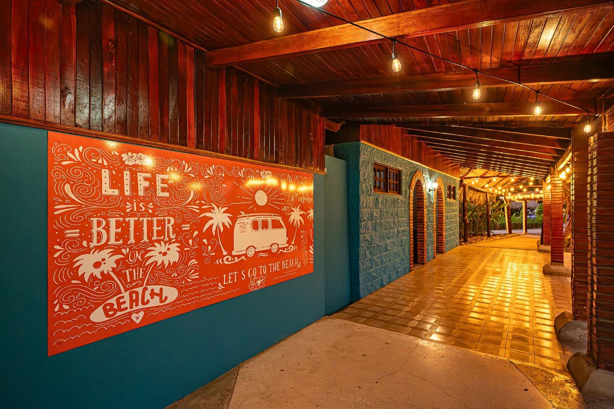 Beach Break Resort & Cr Surf Camp Jaco Bagian luar foto