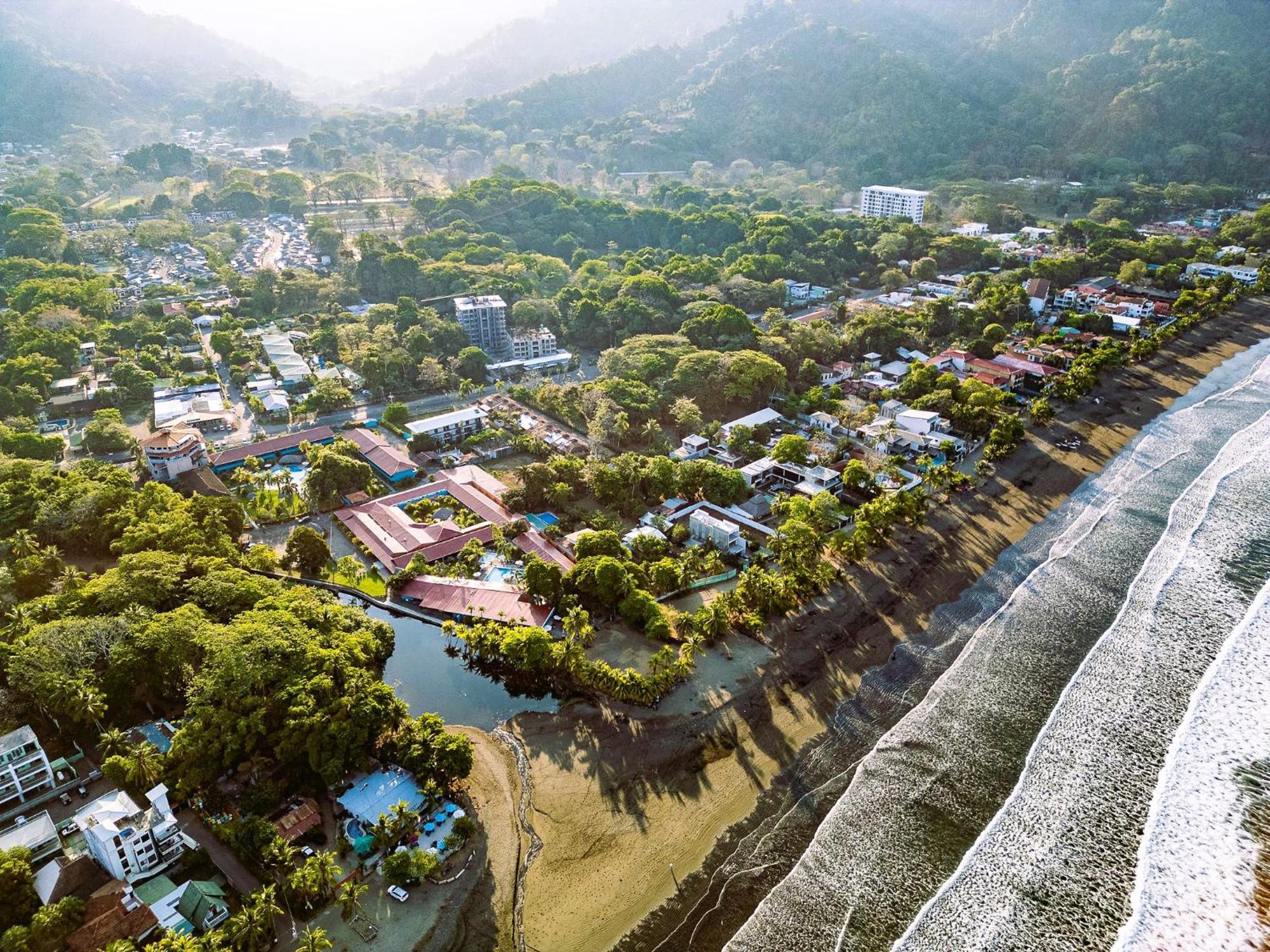 Beach Break Resort & Cr Surf Camp Jaco Bagian luar foto
