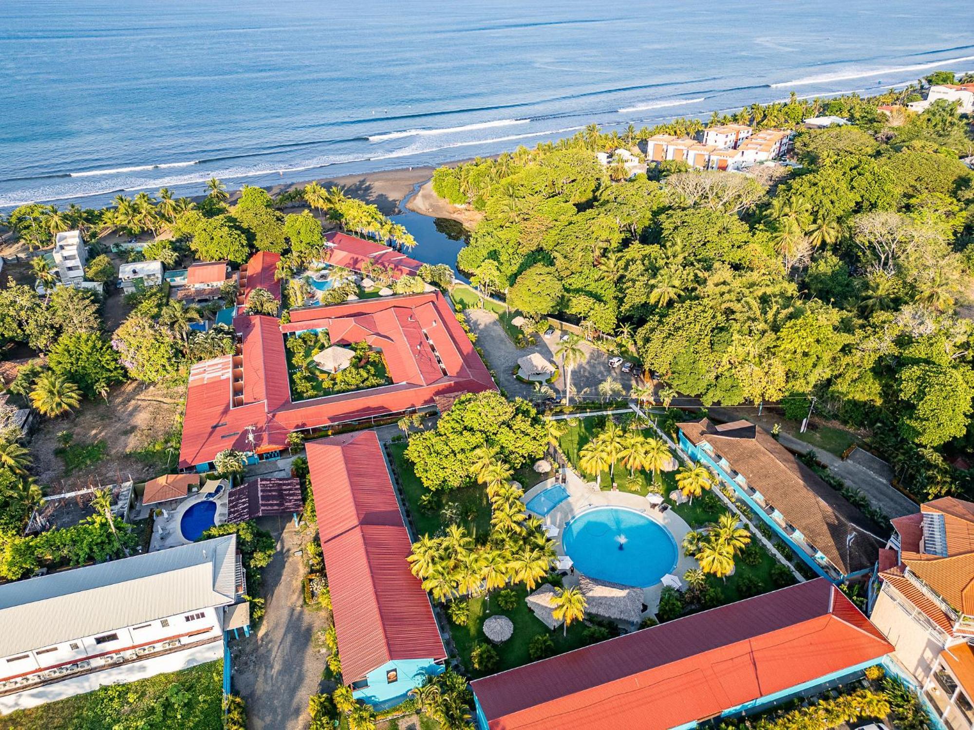 Beach Break Resort & Cr Surf Camp Jaco Bagian luar foto