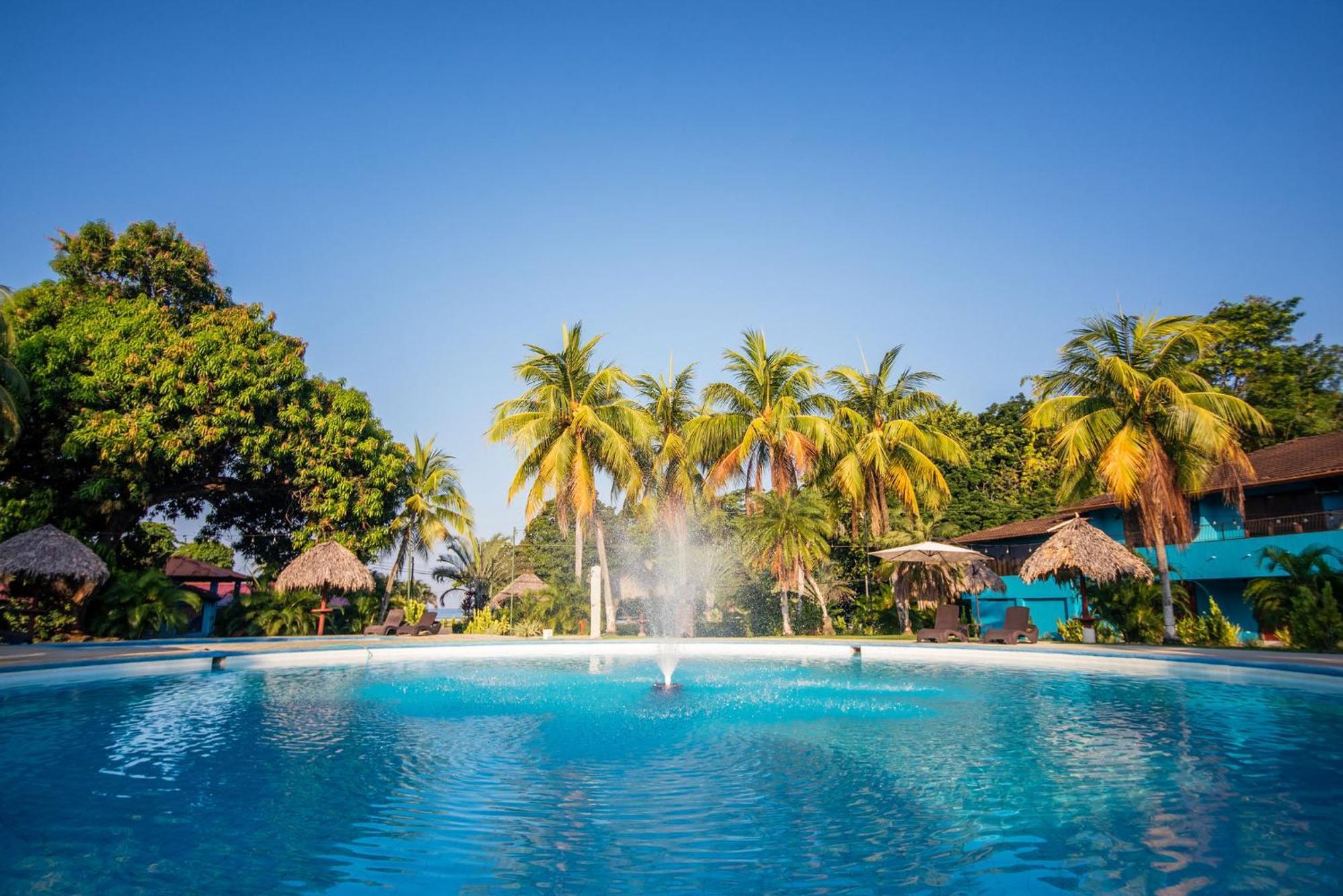 Beach Break Resort & Cr Surf Camp Jaco Bagian luar foto