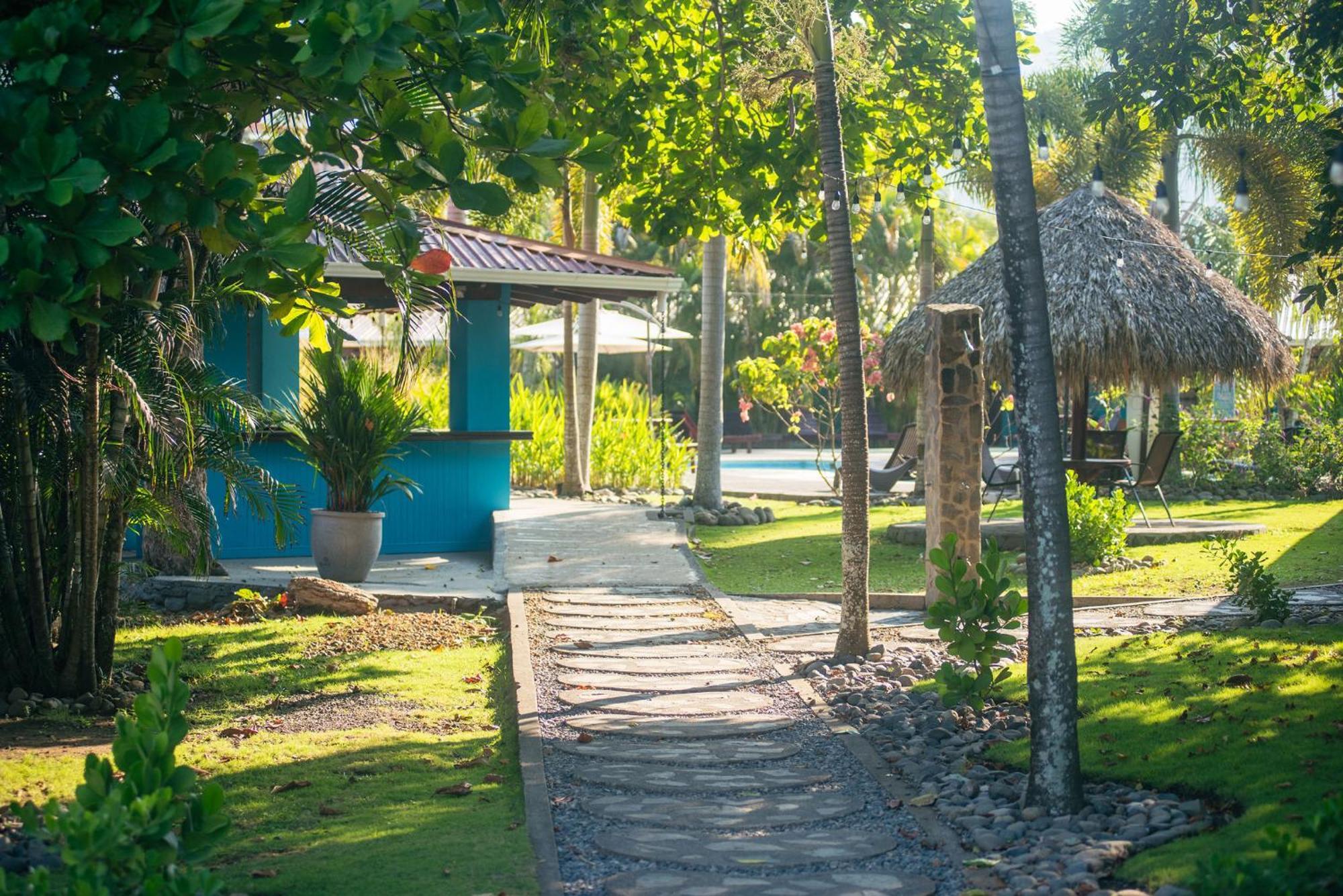Beach Break Resort & Cr Surf Camp Jaco Bagian luar foto