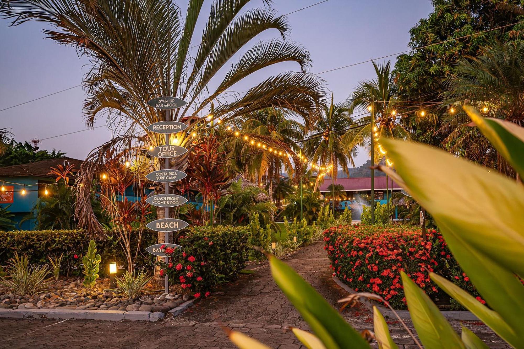 Beach Break Resort & Cr Surf Camp Jaco Bagian luar foto