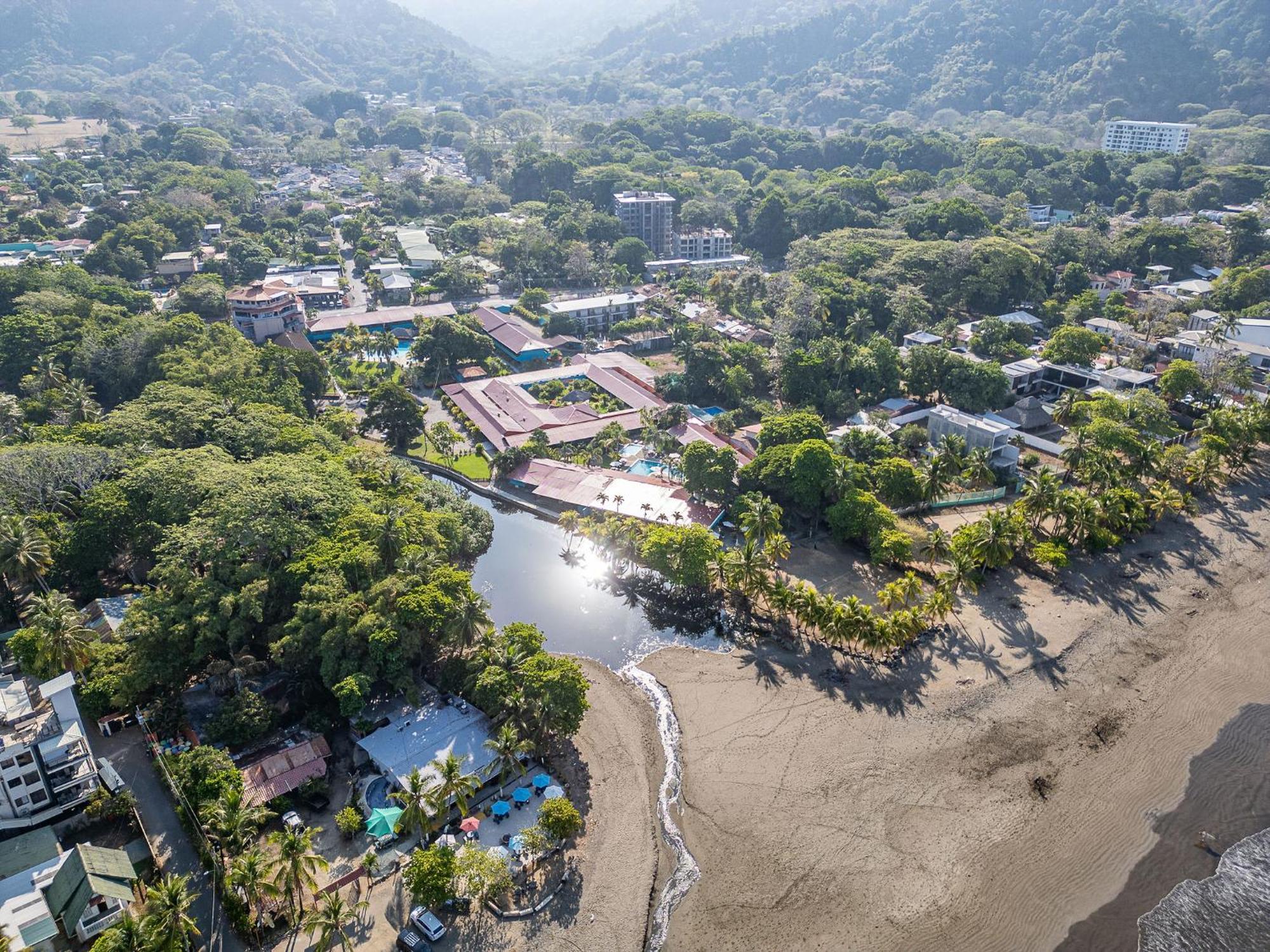 Beach Break Resort & Cr Surf Camp Jaco Bagian luar foto