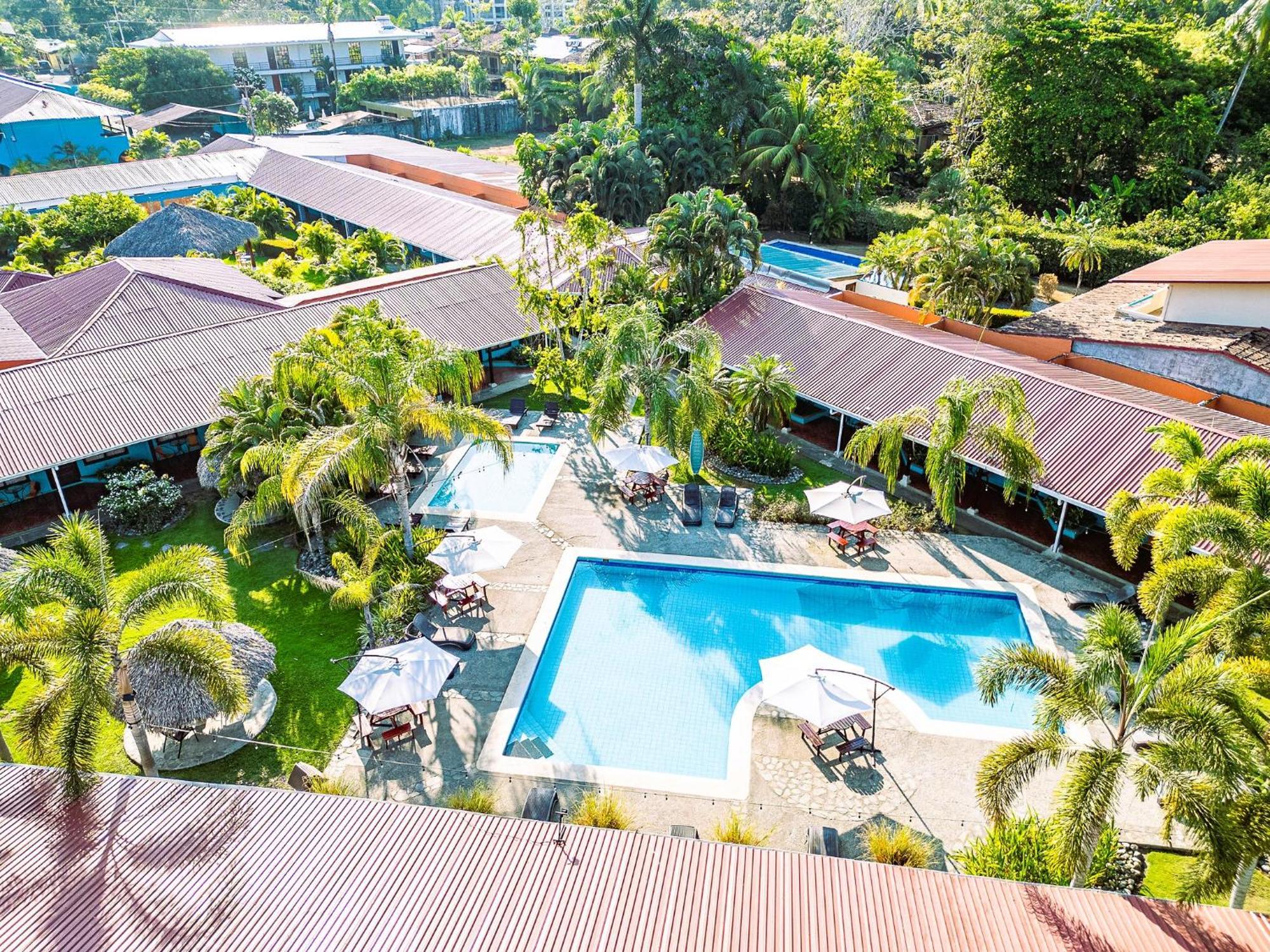 Beach Break Resort & Cr Surf Camp Jaco Bagian luar foto
