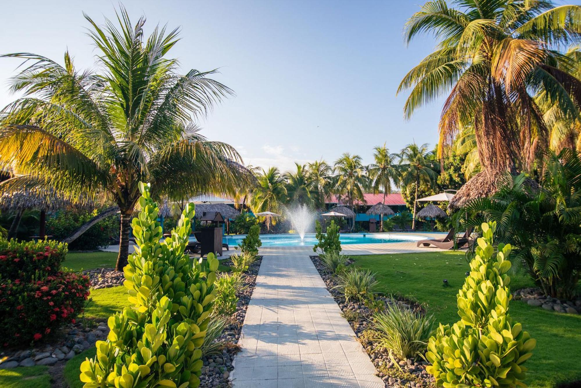 Beach Break Resort & Cr Surf Camp Jaco Bagian luar foto