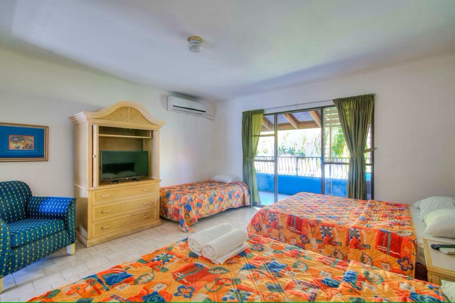 Beach Break Resort & Cr Surf Camp Jaco Bagian luar foto