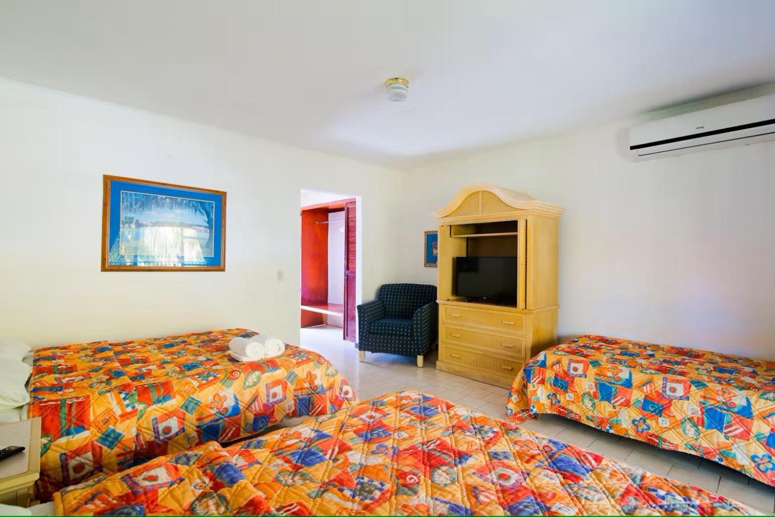 Beach Break Resort & Cr Surf Camp Jaco Bagian luar foto